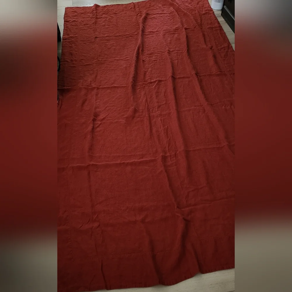 Williams Sonoma Double Hem Stich Linen Tablecloth
